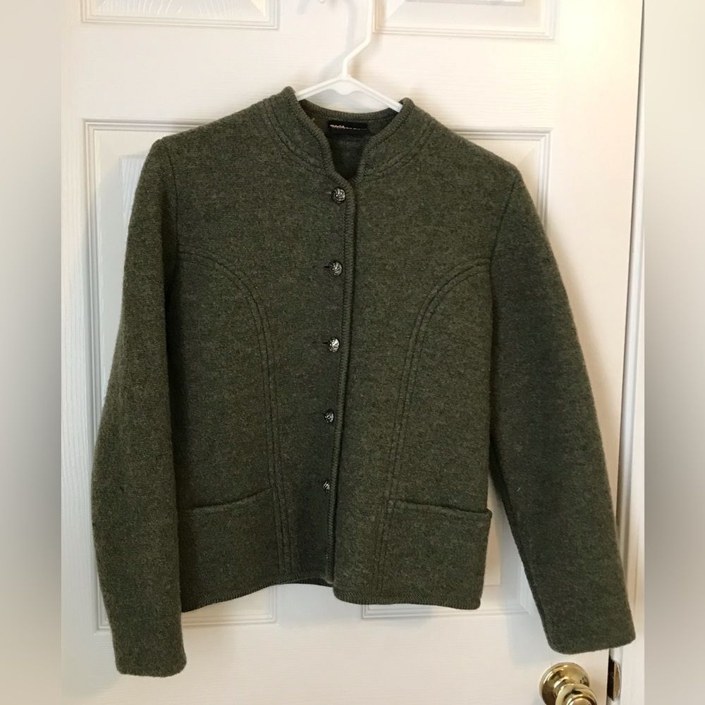 Women’s Sigi Scheiber wool jacket in about small size. Green in color